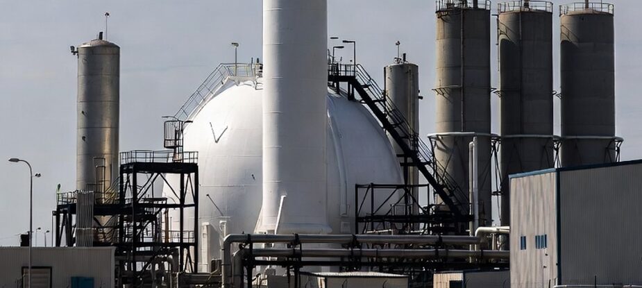 LNG関連株とは?エネルギー安全保障と脱炭素で再注目される理由